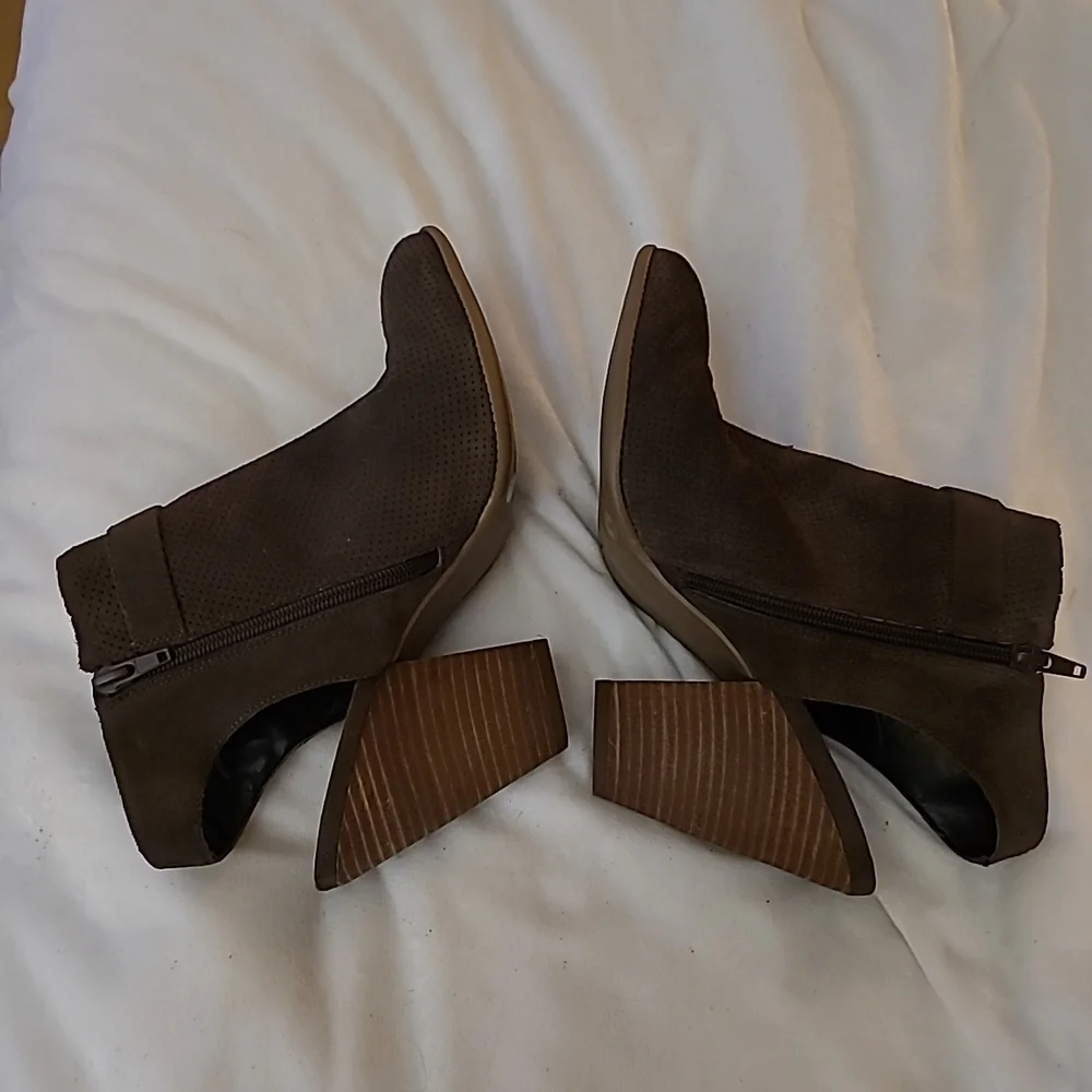 Sole Society Size 11 B Brown Suede Leather Ankle Booties - Picture 2 of 10